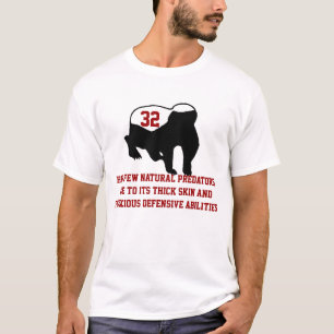赤いラーテルのどう猛な防御的な能力 Tシャツ