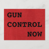 赤いリネンのテクスチャ写真にGun Controlを追加 ポストカード (正面)