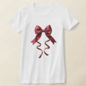 赤いリボンがデザインされた白シャツ Tシャツ (レイダウン)