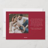 赤いリボンが付いた、レースのような縁取りの写真用ホリデーカード シーズンカード (裏面)