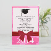 赤いリボンとピンクのカモフラージュの卒業式招待状 招待状 (スタンド正面)