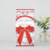 赤いリボンのフォトカードを持つクリスマスミュージックノート シーズンカード (スタンド正面)