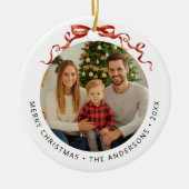 赤いリボンの円形クリスマスフォト セラミックオーナメント (正面)