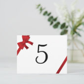 赤いリボンの冬の結婚式テーブルナンバー ポストカード (スタンド正面)