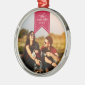 赤いリボン |名パーソナライズされた前&年写真 メタルオーナメント (左)