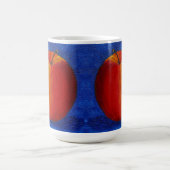 赤いリンゴ - 静物画 コーヒーマグカップ (中央)