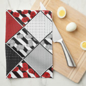 赤いレトロなパッチワークの白黒 キッチンタオル (四つ折り)
