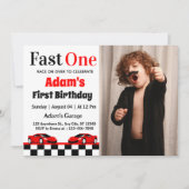 赤いレーシングカーの少年 1歳の誕生日パーティーの写真 招待状 (正面)