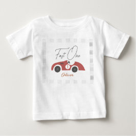 赤いレーシングカーレッドの速い男の子1歳の誕生日 ベビーTシャツ