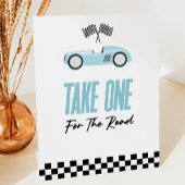 赤いレースカーの有利な道に一つ取る 台座サイン