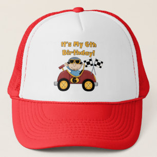 赤いレースカーの第6誕生日のTシャツおよびギフト キャップ
