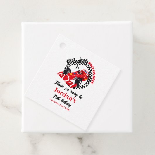 赤いレースカー上でレース任意の年齢誕生日 フェイバータグ (インサイチュ)