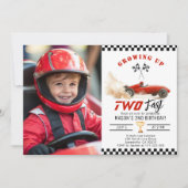 赤いレースカー すくすく育って 速すぎる2歳の誕生日フォト 招待状 (正面)