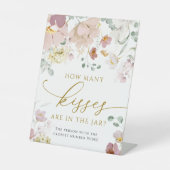 赤いワイルドフラワー瓶の中にキスが何本あるか 台座サイン (正面)