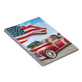 赤いヴィンテージはアメリカの旗でトラックを拾う。 ノートブック (右側)