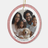 赤いヴィンテージギンガムファミリークリスマスフォト セラミックオーナメント (左)