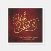 赤いヴィンテージパーチメント、書道「私たちがやった」 スタンダードカクテルナプキン (正面)