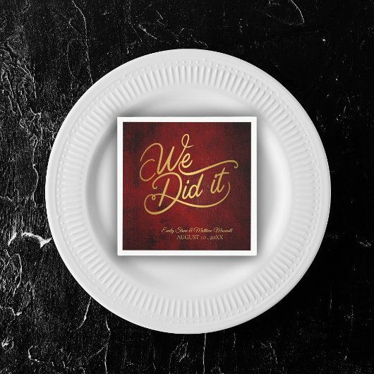 赤いヴィンテージパーチメント、書道「私たちがやった」 スタンダードカクテルナプキン