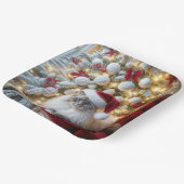 赤いヴィンテージ椅子の上のクリスマスラグドール猫 ペーパープレート (傾斜あり)