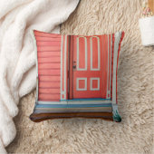 赤い伝統的絵を描木の扉と玄関の扉 クッション (ブランケット)