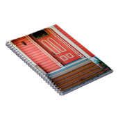 赤い伝統的絵を描木の扉と玄関の扉 ノートブック (右側)