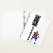 赤い信号を持つ歩行者の交ストップ渉の少年 プランナー手帳 (ディスプレー)