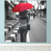 赤い傘を持った黒と白のスタイル キャンバスプリント (インサイチュ (ウッドフロア))