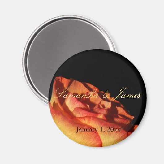 赤い先端の黄色いバラ(黒の個人結婚用) マグネット (正面/裏面)