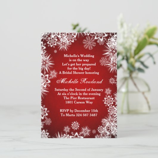 赤い冬のブライダルシャワーに白い雪の結晶 エンクロージャーカード (スタンド正面)