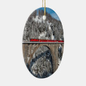赤い列車のマツ雪で覆われた山スイス連邦共和国 セラミックオーナメント (右)