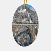 赤い列車のマツ雪で覆われた山スイス連邦共和国 セラミックオーナメント (左)