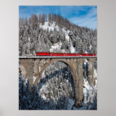 赤い列車の松の雪の山のスイス覆われた ポスター (正面)