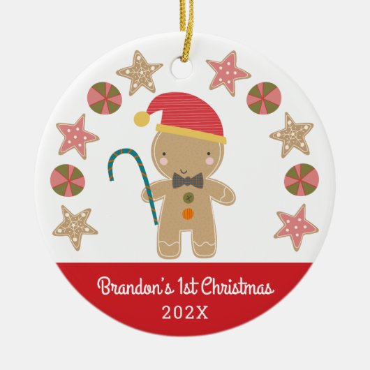 赤い初めてのクリスマスベビーフォトジンジャーブレッドボーイ セラミックオーナメント (正面)