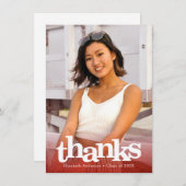 赤い卒業写真はっきりしたタイポグラフィモダン サンキューカード (正面/裏面)