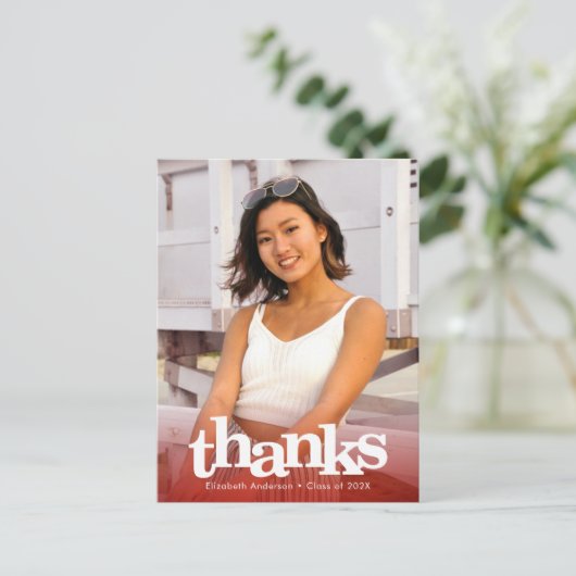 赤い卒業写真はっきりしたタイポグラフィ感謝していユー ポストカード (スタンド正面)