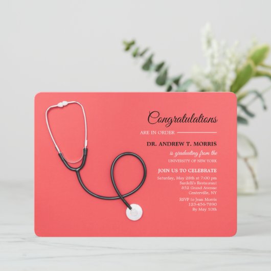 赤い卒業帽の聴診器 招待状 (スタンド正面)