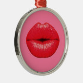 赤い口紅のガーリーなピンクの大きいポップアートの唇 メタルオーナメント (右)