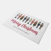 赤い可愛いくるみ割り人形 メリークリスマス ドアマット (アングル)