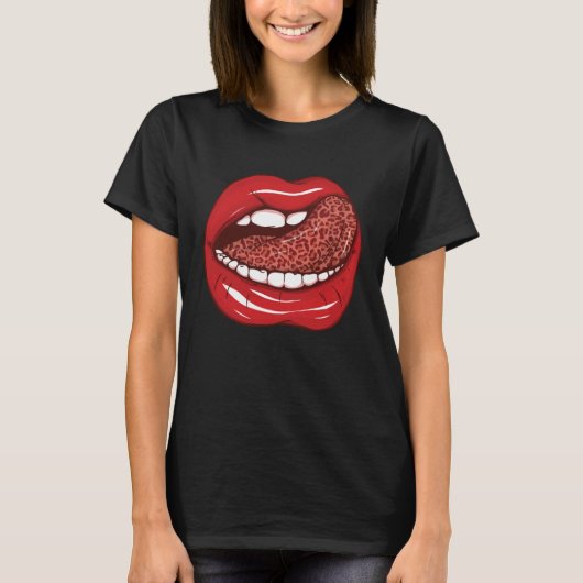 赤い唇とヒョウ印刷舌Female Beautiful Tシャツ (正面)