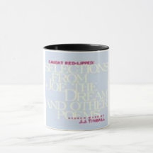 赤い唇のマグカップをキャッチ