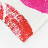 赤い唇セット、白い背景。 フリースブランケット (角)