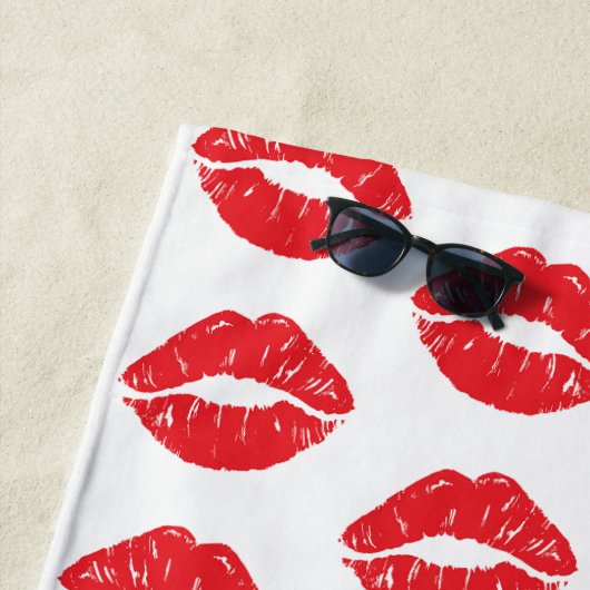 赤い唇、赤い口紅、唇のパターン、あなたの名前 ビーチタオル (インサイチュ)