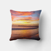 赤い夕日のビーチ クッション (裏面)