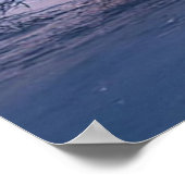 赤い夕焼けの下の雪の森 ポスター (角)