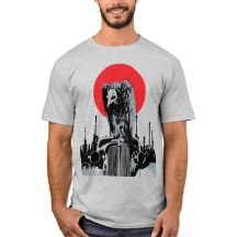 赤い太陽とヴィンテージカーのハゲワシ