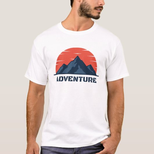 赤い太陽のマウンテン アドベンチャーロゴイラスト Tシャツ (正面)