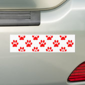赤い子犬の前足のパターン バンパーステッカー (車上)