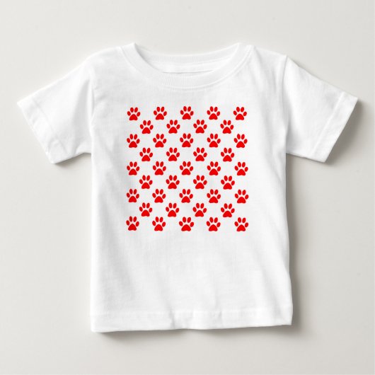 赤い子犬の足のパターン ベビーTシャツ (正面)