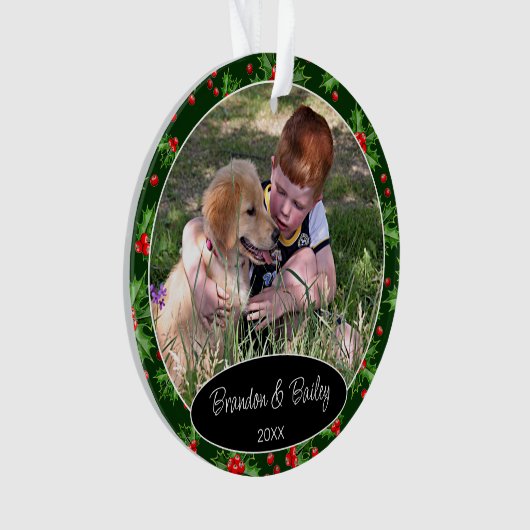 赤い実の緑のホリーパターンにカスタム写真 オーナメント (正面)
