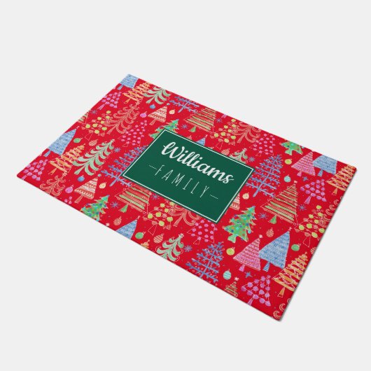 赤い家族の名前が素敵なクリスマスツリー ドアマット (アングル)